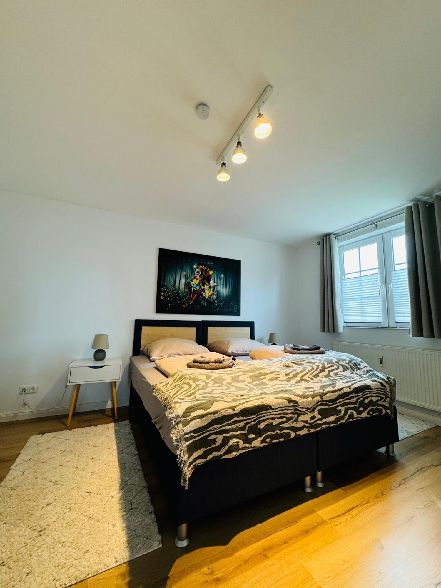 Traumhaftes Familiendomizil In - 500m, Kostenlos Parken, Garten Appartement
