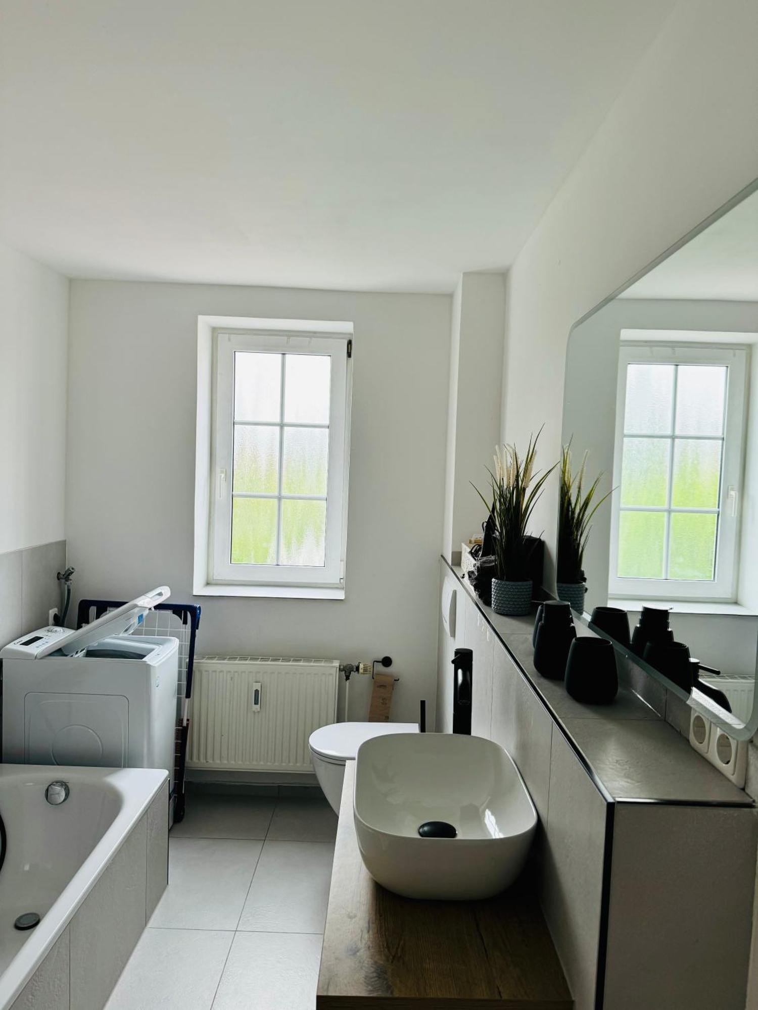 Traumhaftes Familiendomizil In - 500m, Kostenlos Parken, Garten Appartement
