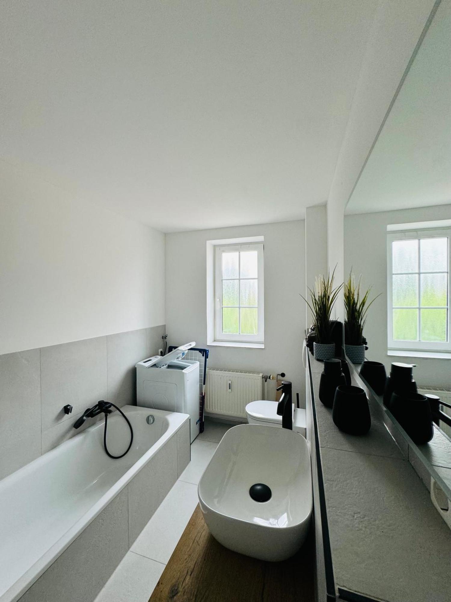 Traumhaftes Familiendomizil In - 500m, Kostenlos Parken, Garten Appartement *